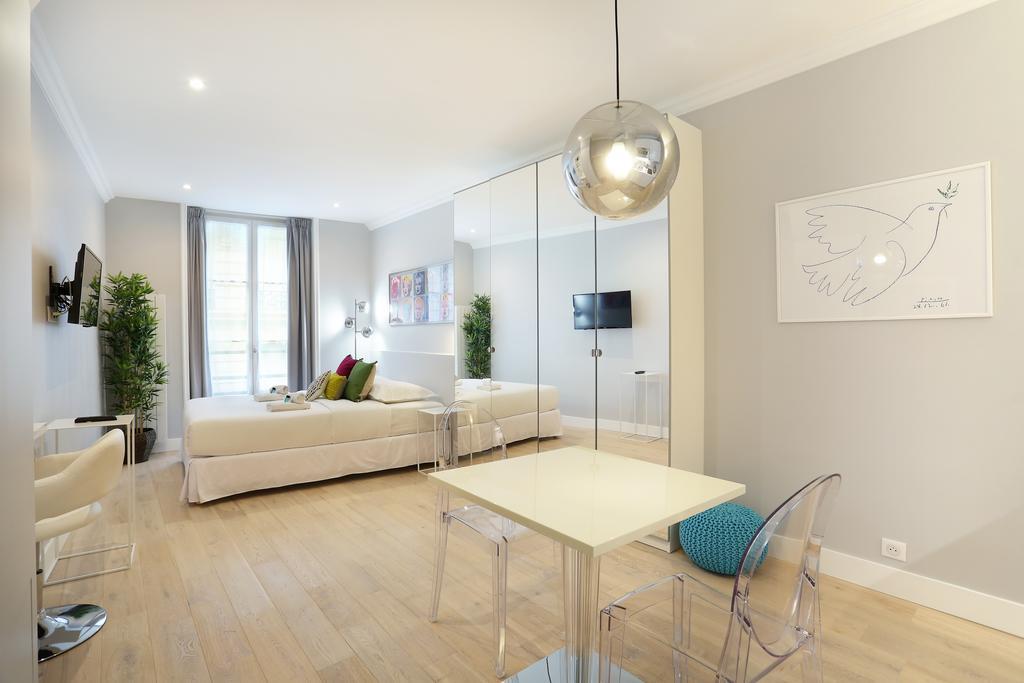 Rent A Room - Residence Blanche Parijs Buitenkant foto