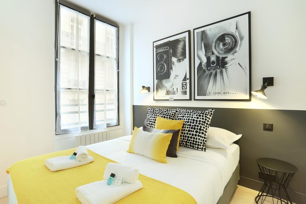 Rent A Room - Residence Blanche Parijs Buitenkant foto