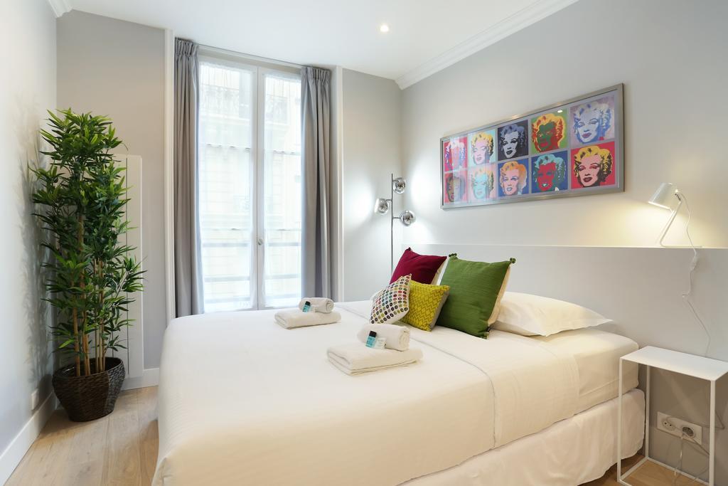 Rent A Room - Residence Blanche Parijs Buitenkant foto