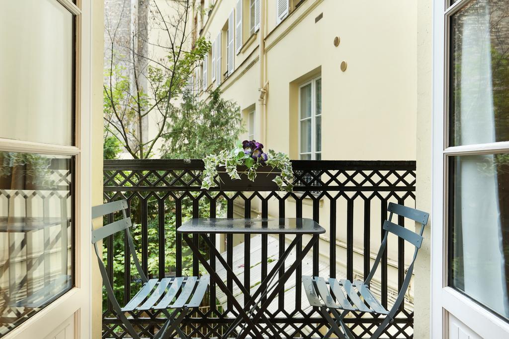 Rent A Room - Residence Blanche Parijs Buitenkant foto