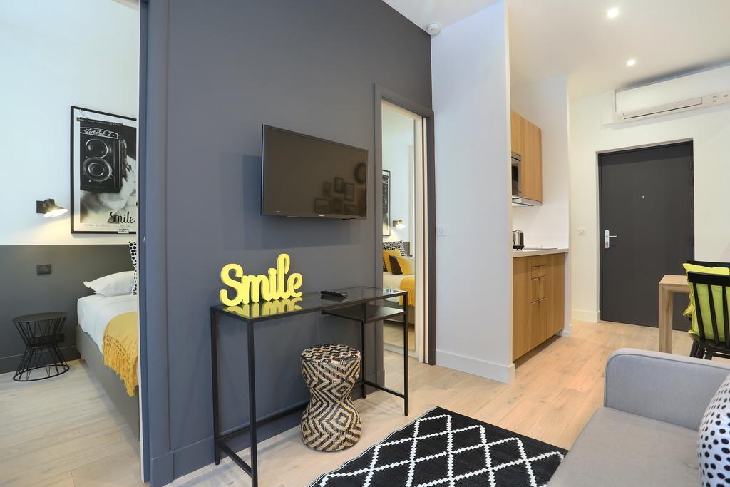 Rent A Room - Residence Blanche Parijs Buitenkant foto