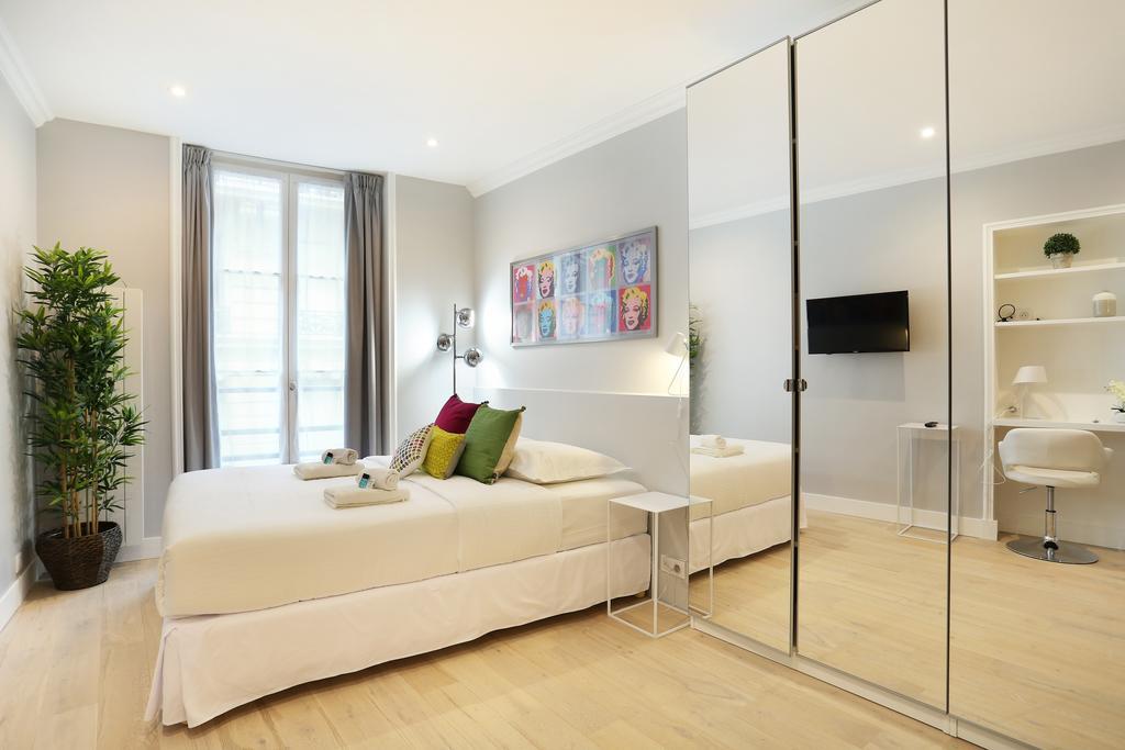 Rent A Room - Residence Blanche Parijs Buitenkant foto