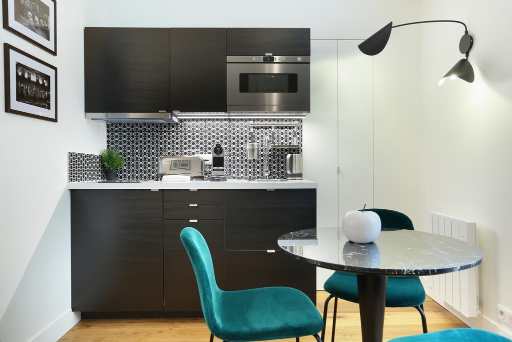 Rent A Room - Residence Blanche Parijs Buitenkant foto